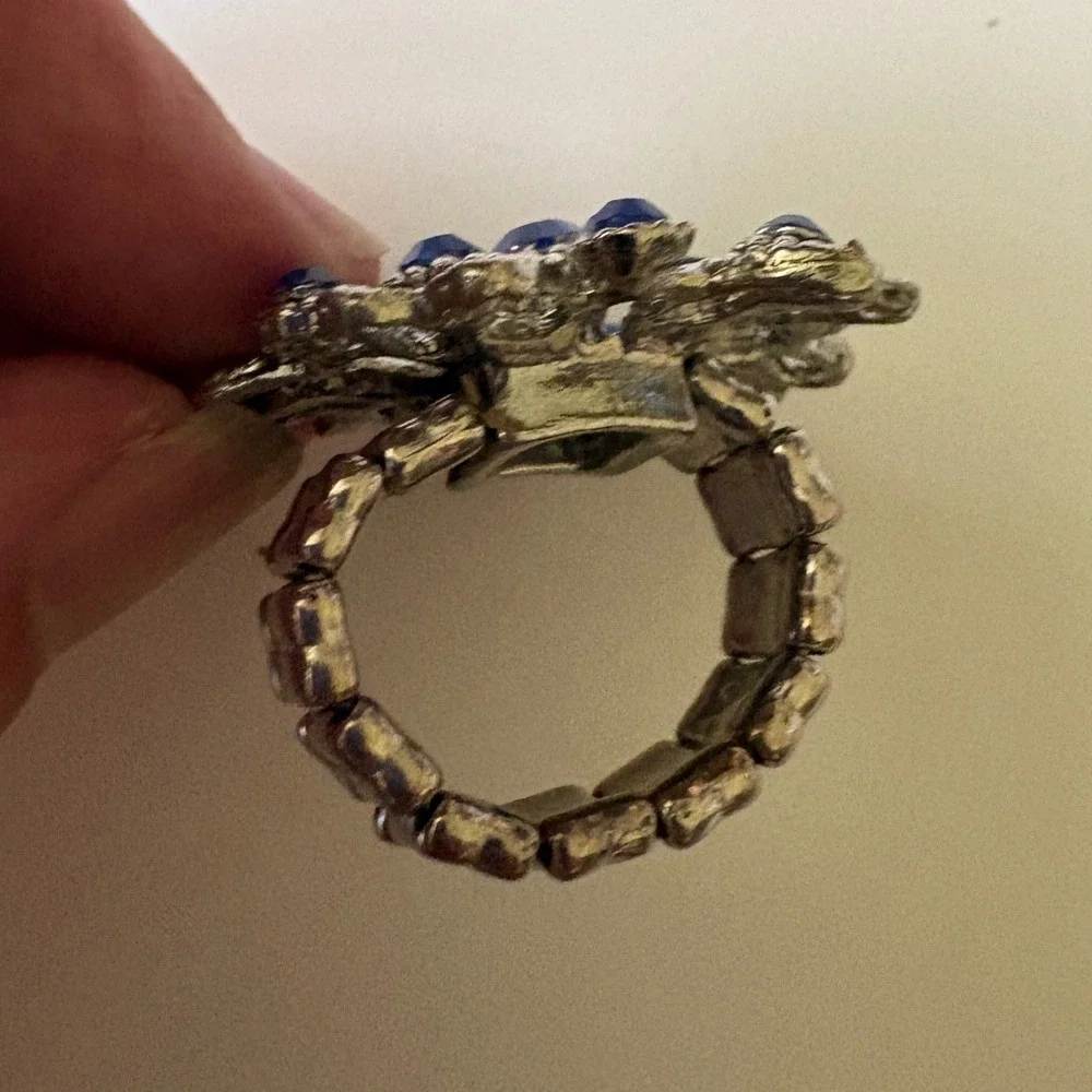 Blue Rhinestone Flower Cocktail Ring Silver Tone Filigree Stretch Band Statement